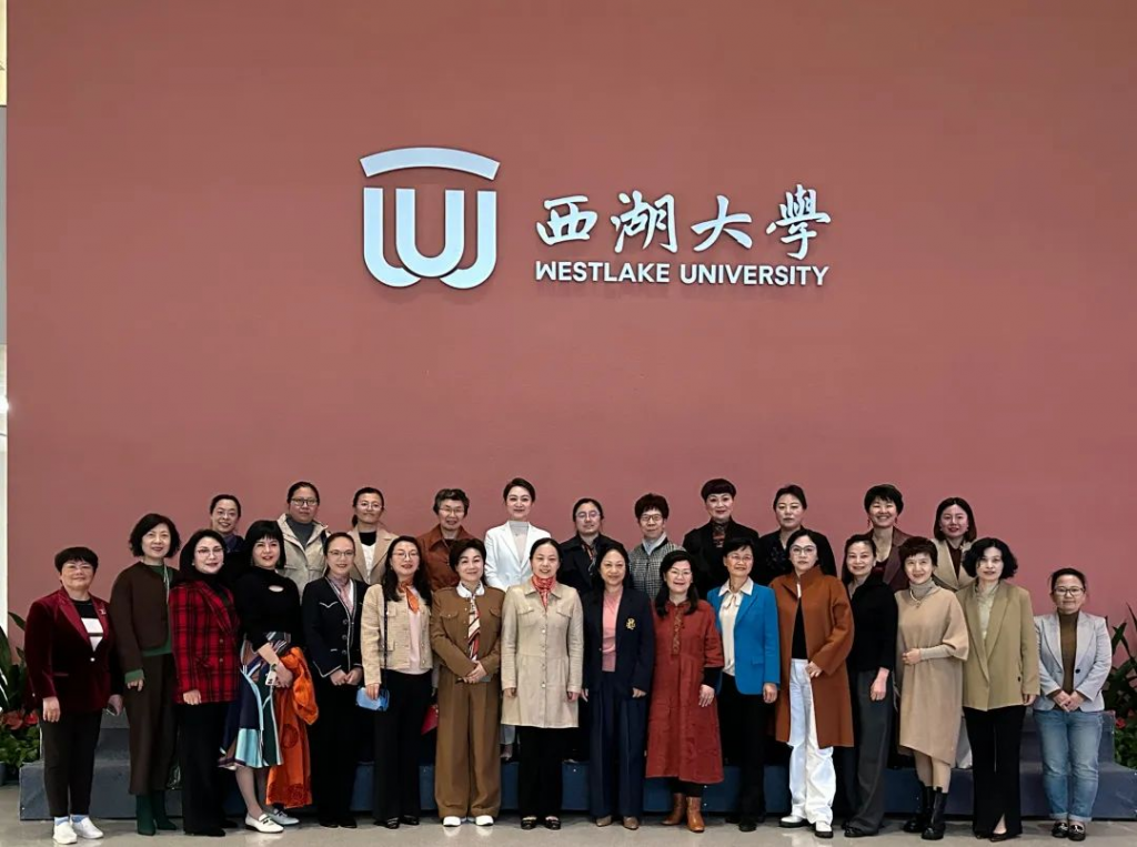 我司董事长王莉女士受邀参与杭州市妇联就业创业关怀进校园活动，并被聘请为杭州市女大学生就业创业导师
