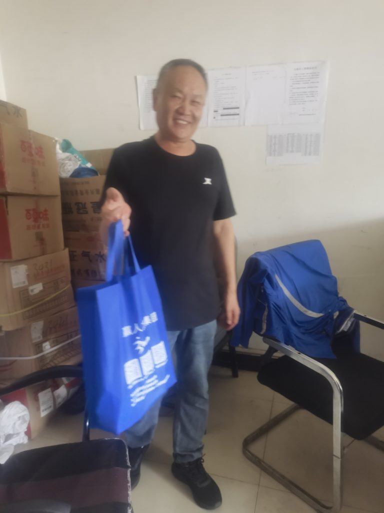 夏日炎炎，清凉送达 —— 三赢人力开展“送清凉”活动！