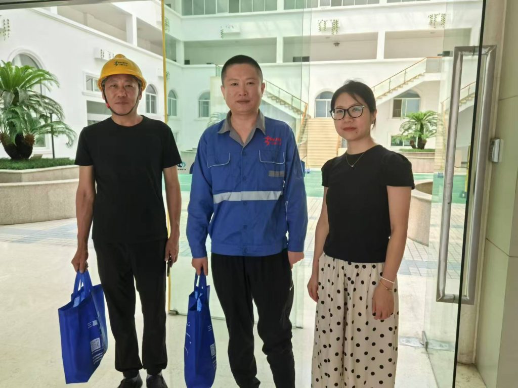 夏日炎炎，清凉送达 —— 三赢人力开展“送清凉”活动！