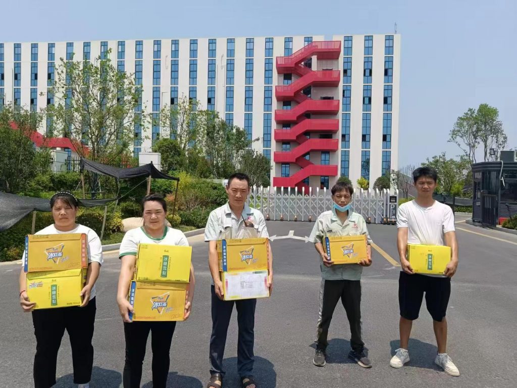 夏日炎炎，清凉送达 —— 三赢人力开展“送清凉”活动！