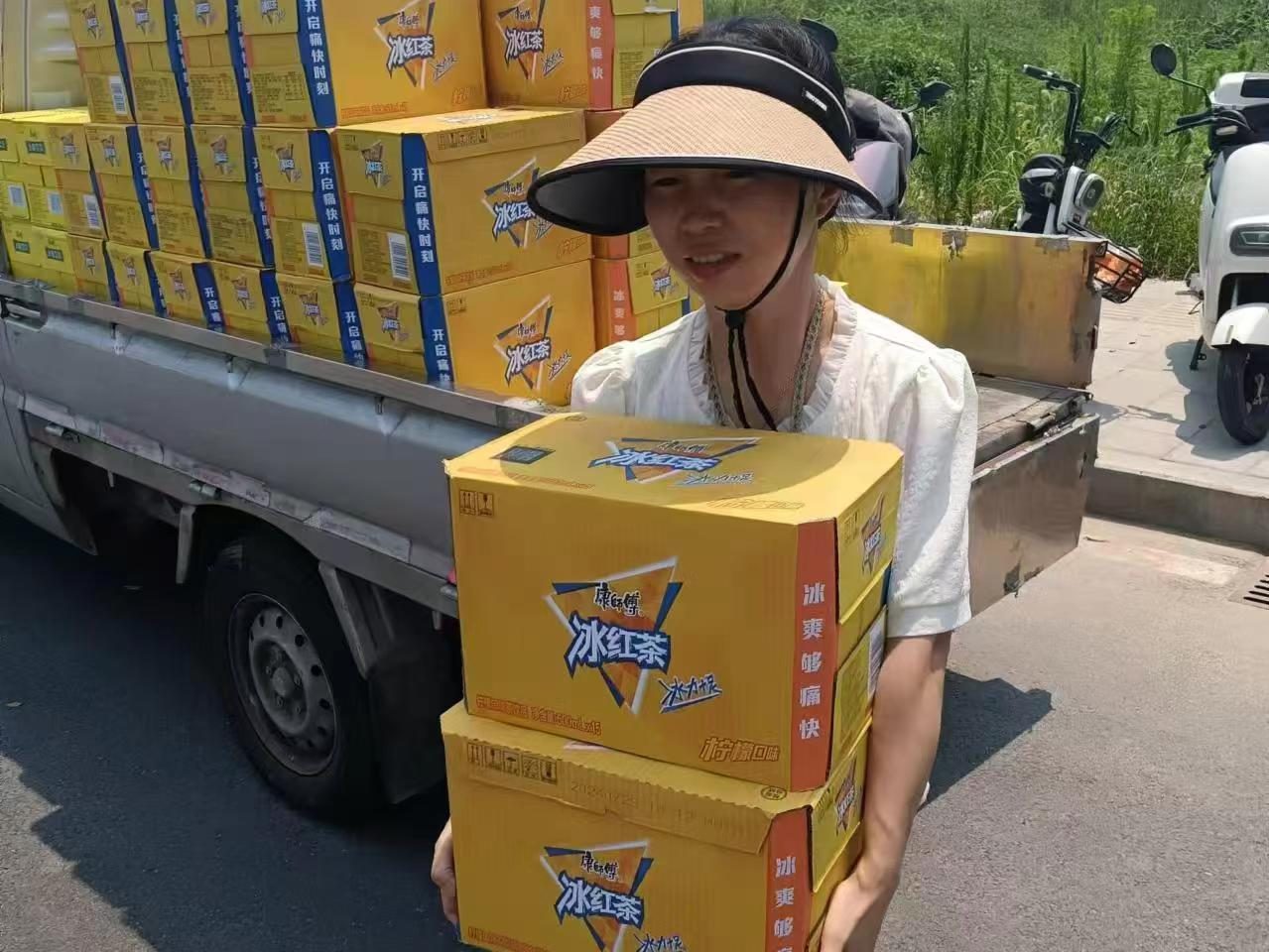 夏日炎炎，清凉送达 —— 三赢人力开展“送清凉”活动！