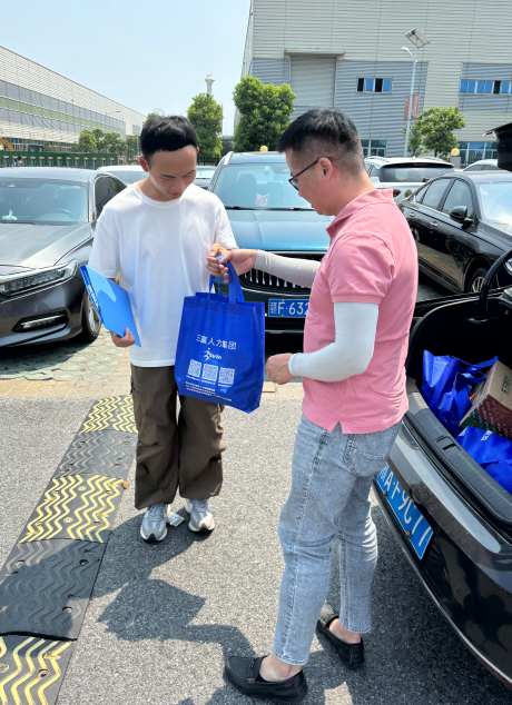 夏日炎炎，清凉送达 —— 三赢人力开展“送清凉”活动！