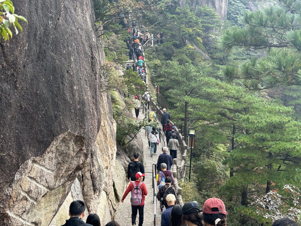 凝心聚力，勇攀高峰！丨三赢人力集团2024年第三季度会议及团建活动